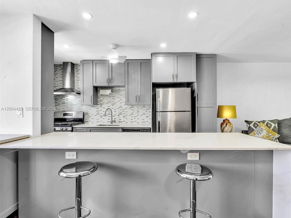 На продажу: $129,999 (1 спален, 1 ванн, 711 Квадратных фут)