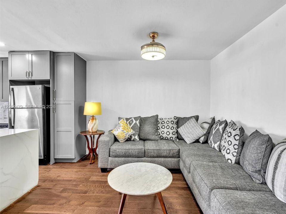 На продажу: $129,999 (1 спален, 1 ванн, 711 Квадратных фут)