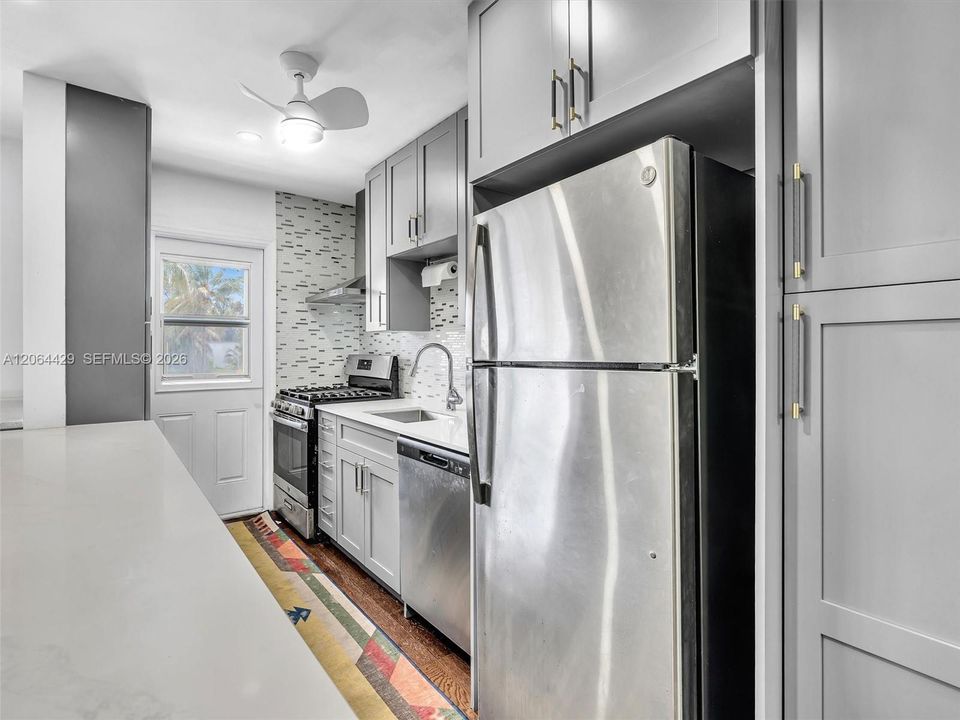 На продажу: $129,999 (1 спален, 1 ванн, 711 Квадратных фут)
