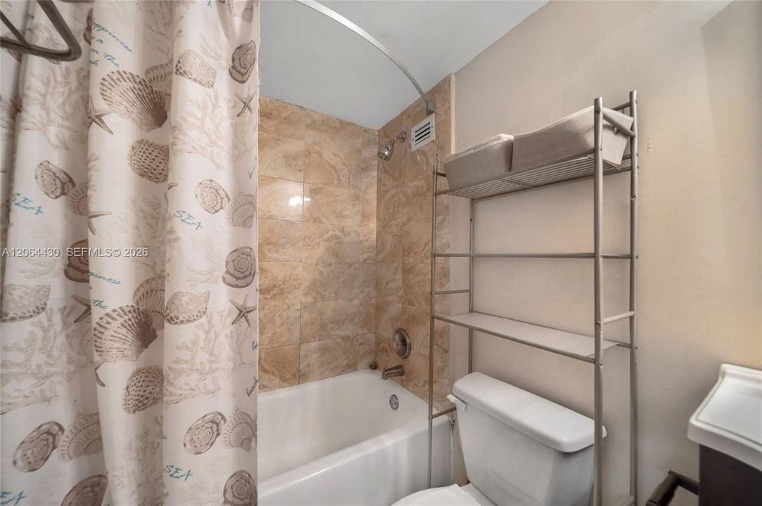 En Venta: $111,700 (0 camas, 1 baños, 360 Pies cuadrados)