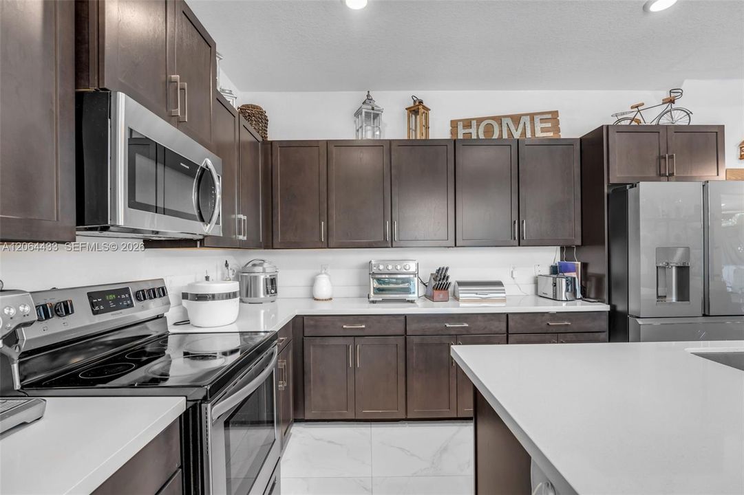 For Sale: $950,000 (4 beds, 3 baths, 2204 Square Feet)