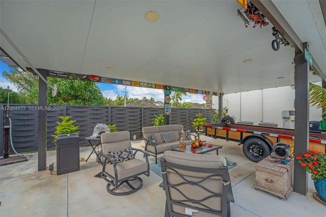 For Sale: $950,000 (4 beds, 3 baths, 2204 Square Feet)