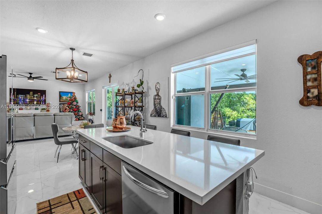 For Sale: $950,000 (4 beds, 3 baths, 2204 Square Feet)