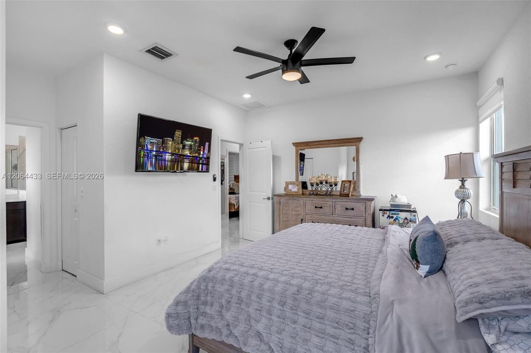 For Sale: $950,000 (4 beds, 3 baths, 2204 Square Feet)