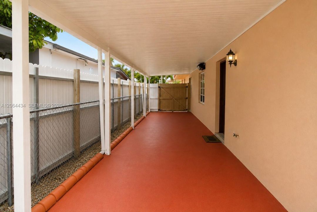 Active With Contract: $595,000 (3 beds, 2 baths, 1734 Square Feet)
