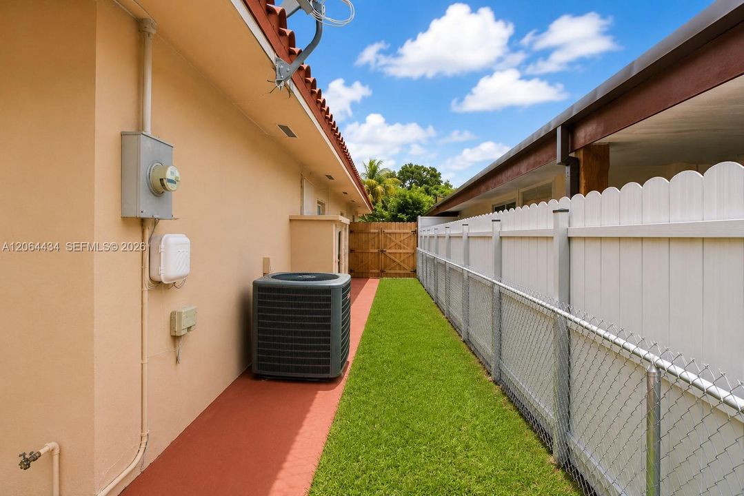 Active With Contract: $595,000 (3 beds, 2 baths, 1734 Square Feet)