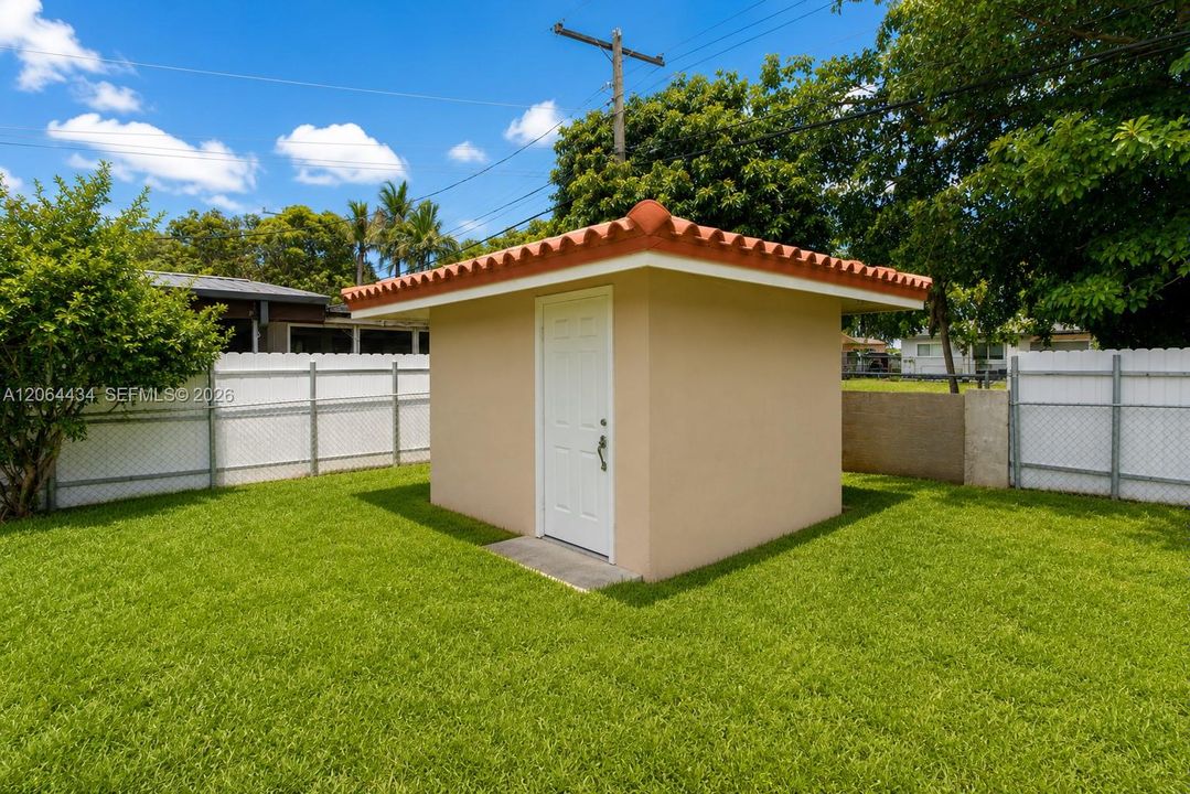 Active With Contract: $595,000 (3 beds, 2 baths, 1734 Square Feet)