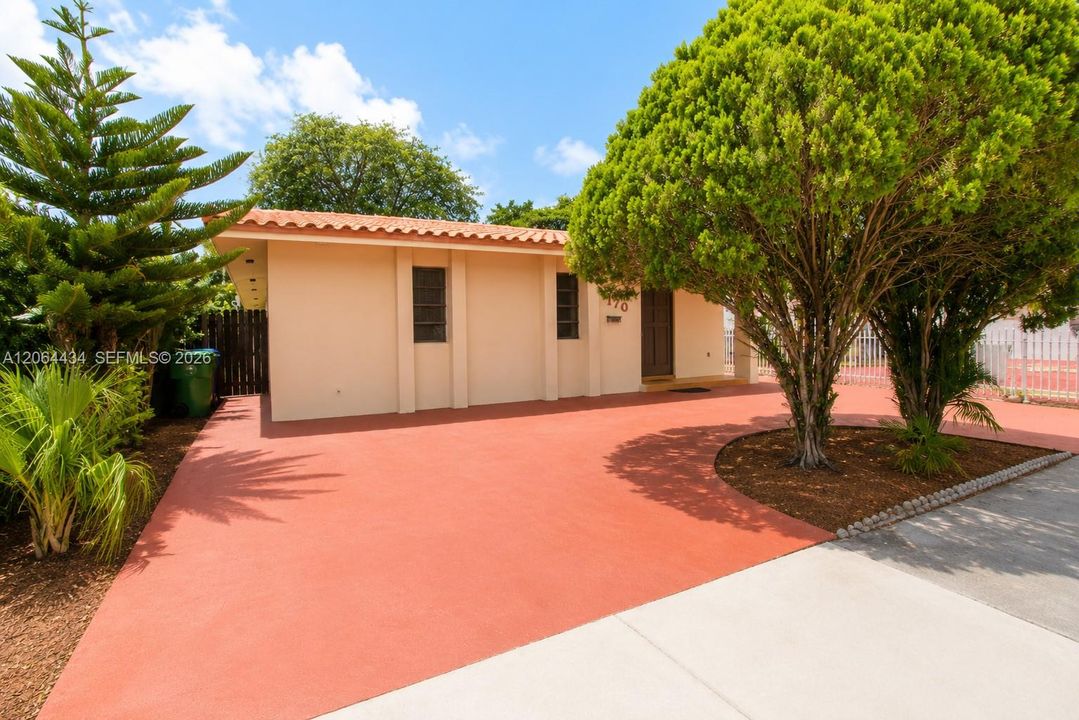 Active With Contract: $595,000 (3 beds, 2 baths, 1734 Square Feet)