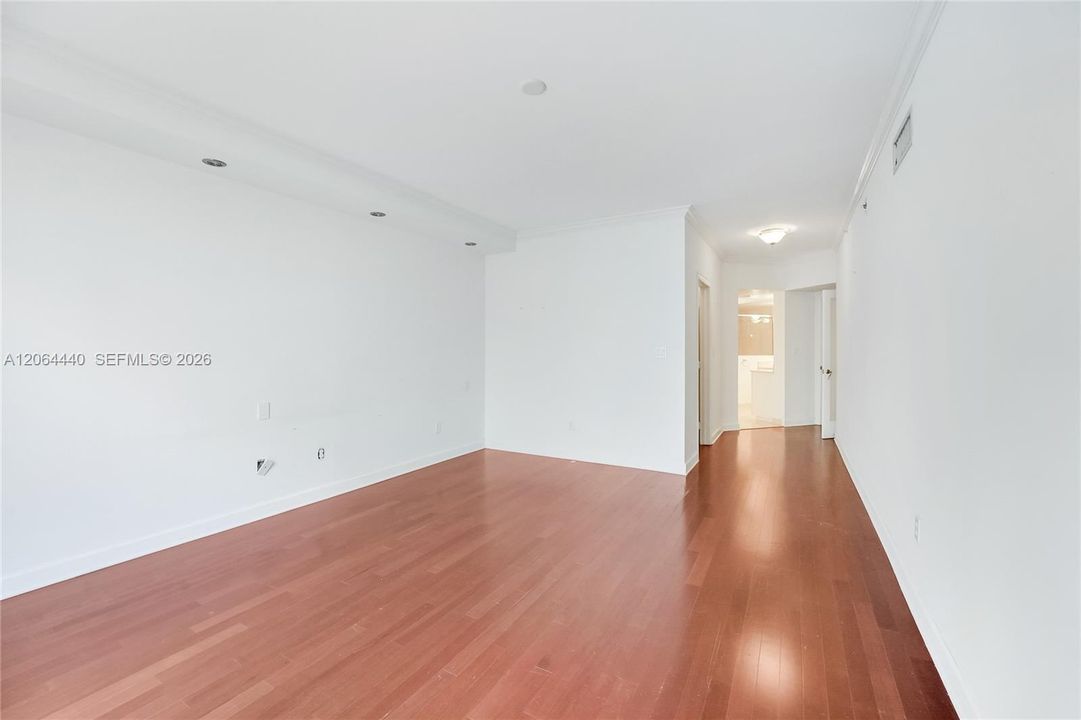 Active With Contract: $6,300 (3 beds, 3 baths, 1485 Square Feet)