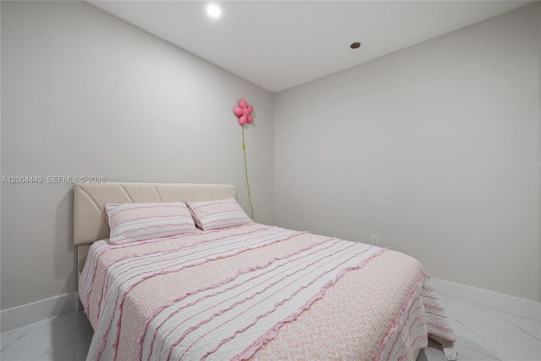 For Sale: $679,000 (3 beds, 2 baths, 864 Square Feet)