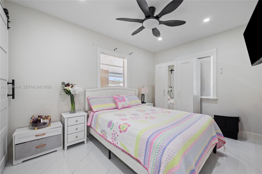 For Sale: $679,000 (3 beds, 2 baths, 864 Square Feet)