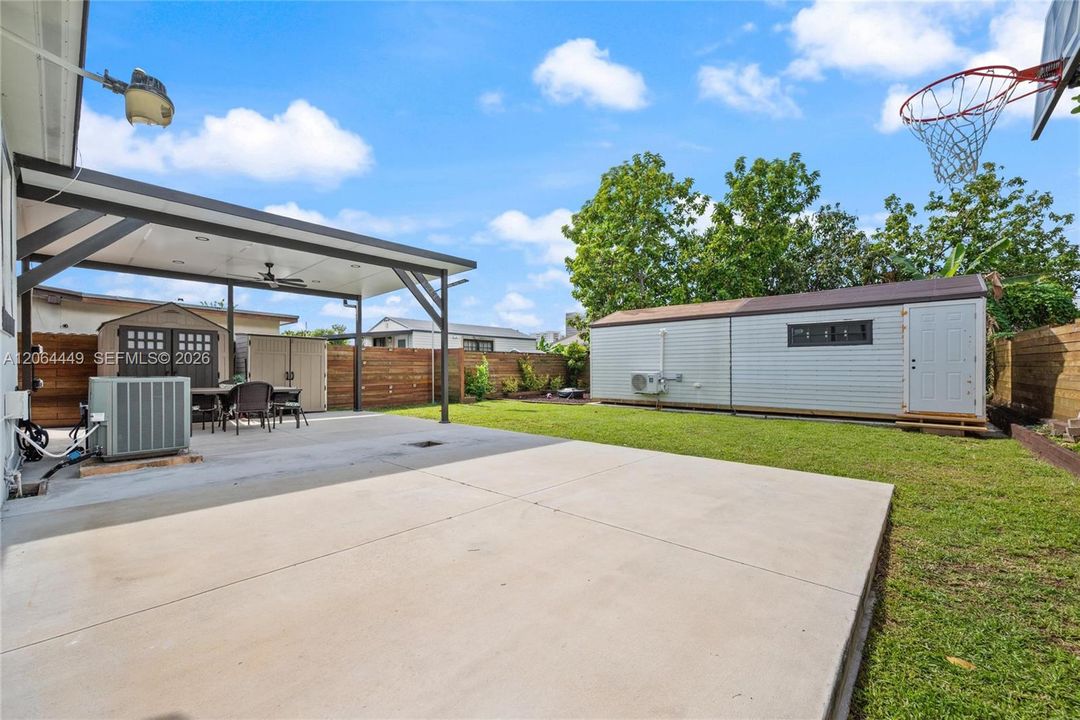 For Sale: $679,000 (3 beds, 2 baths, 864 Square Feet)