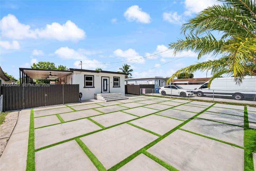 For Sale: $679,000 (3 beds, 2 baths, 864 Square Feet)