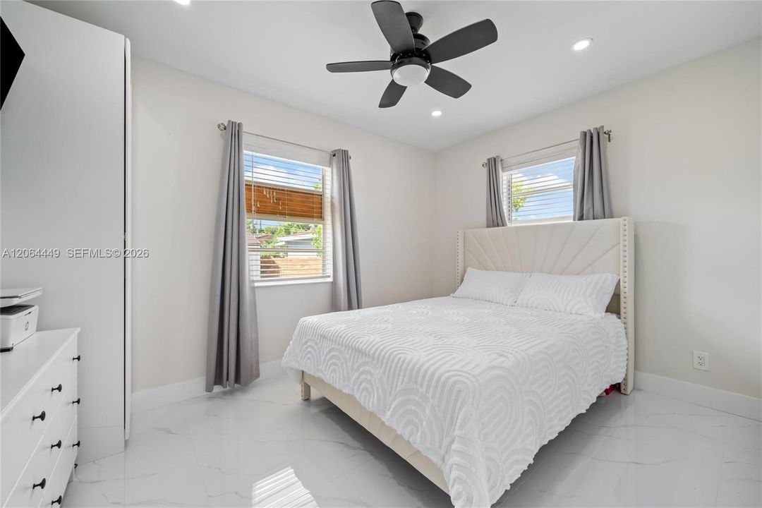 For Sale: $679,000 (3 beds, 2 baths, 864 Square Feet)