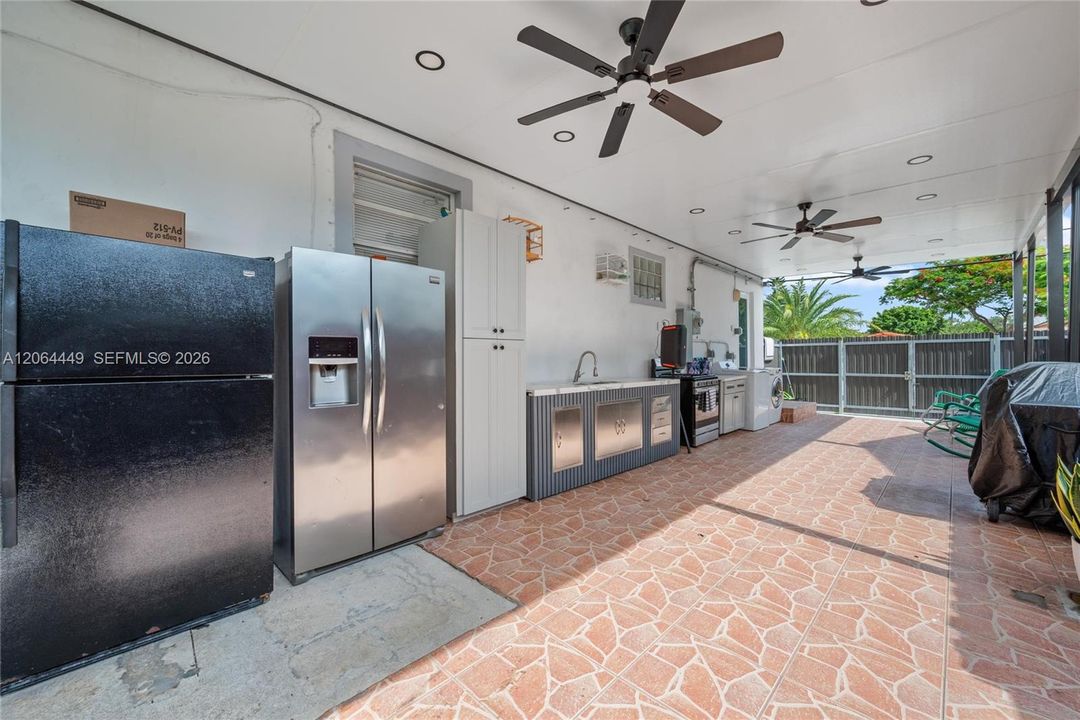 For Sale: $679,000 (3 beds, 2 baths, 864 Square Feet)