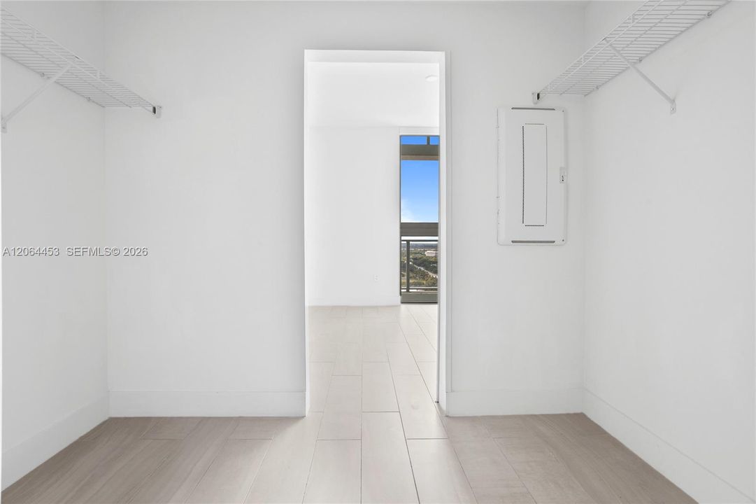 Activo con contrato: $2,950 (2 camas, 2 baños, 1087 Pies cuadrados)