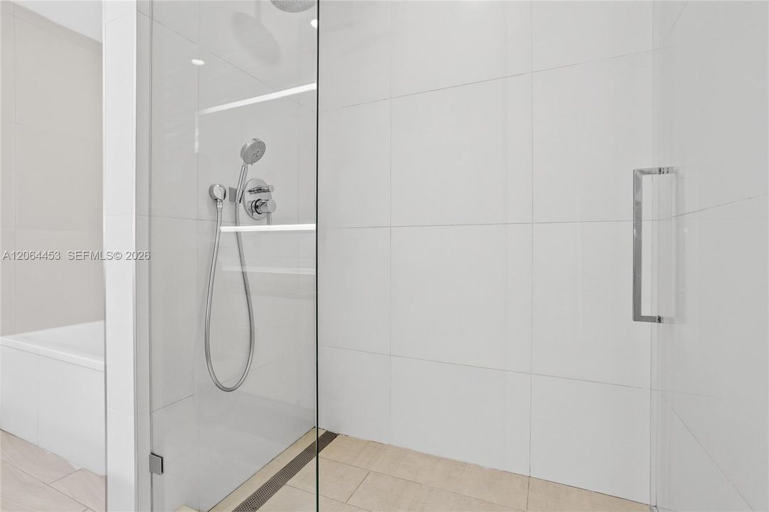 Activo con contrato: $2,950 (2 camas, 2 baños, 1087 Pies cuadrados)