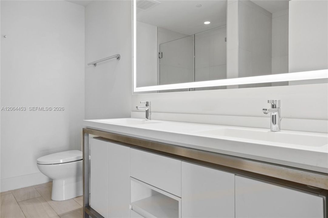 Activo con contrato: $2,950 (2 camas, 2 baños, 1087 Pies cuadrados)