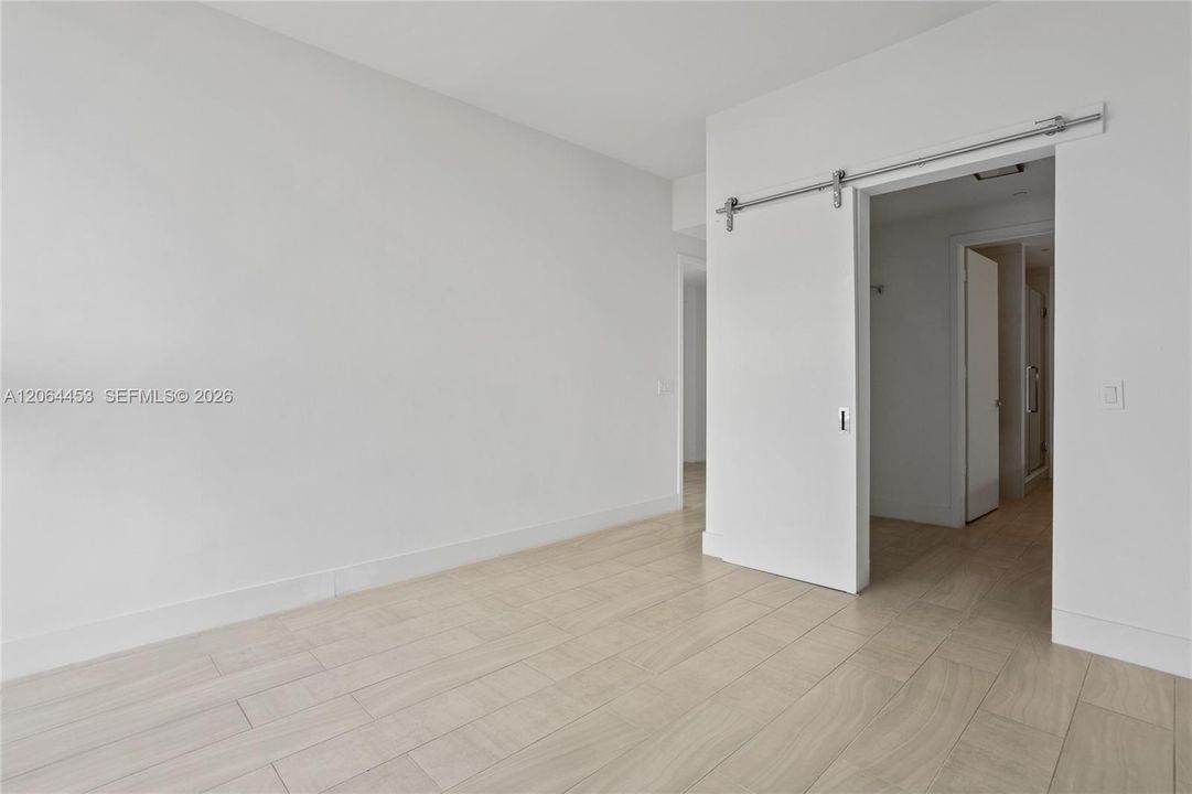 Activo con contrato: $2,950 (2 camas, 2 baños, 1087 Pies cuadrados)