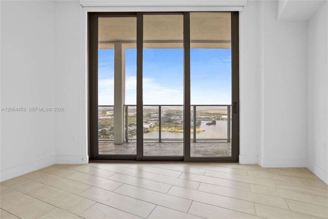 Activo con contrato: $2,950 (2 camas, 2 baños, 1087 Pies cuadrados)
