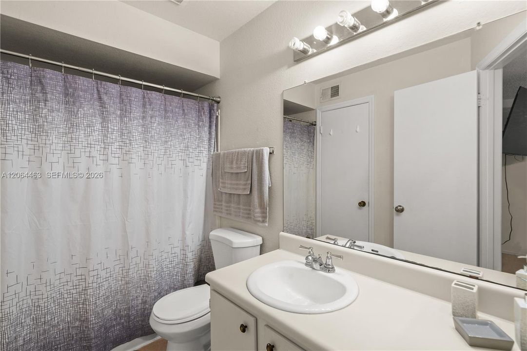 For Sale: $200,000 (2 beds, 2 baths, 1100 Square Feet)