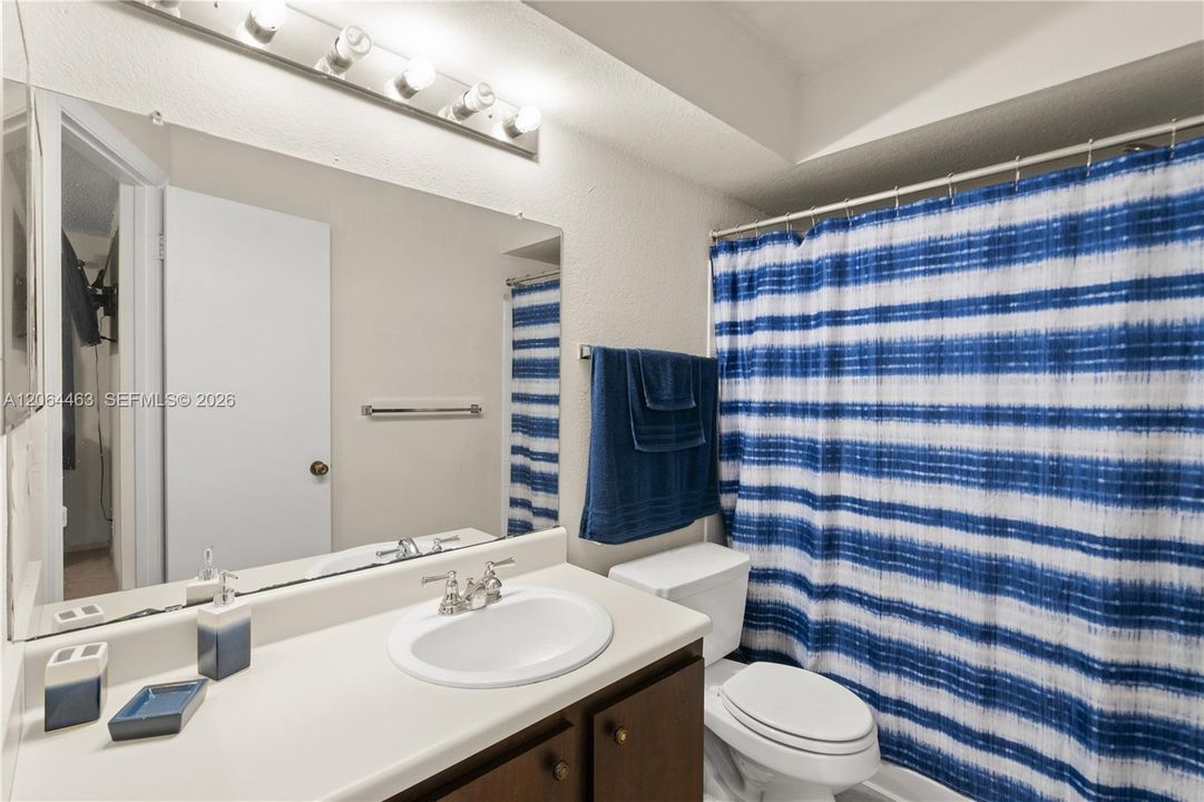 For Sale: $200,000 (2 beds, 2 baths, 1100 Square Feet)