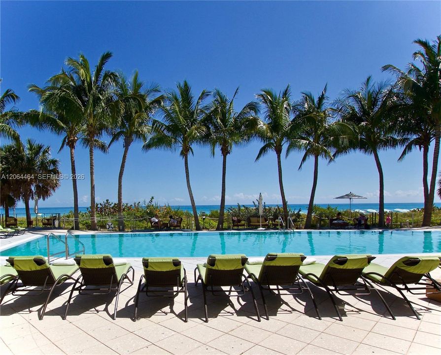 For Sale: $2,100,000 (2 beds, 2 baths, 1290 Square Feet)