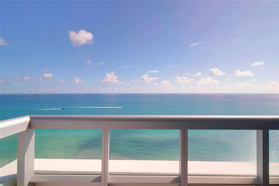 For Sale: $2,100,000 (2 beds, 2 baths, 1290 Square Feet)