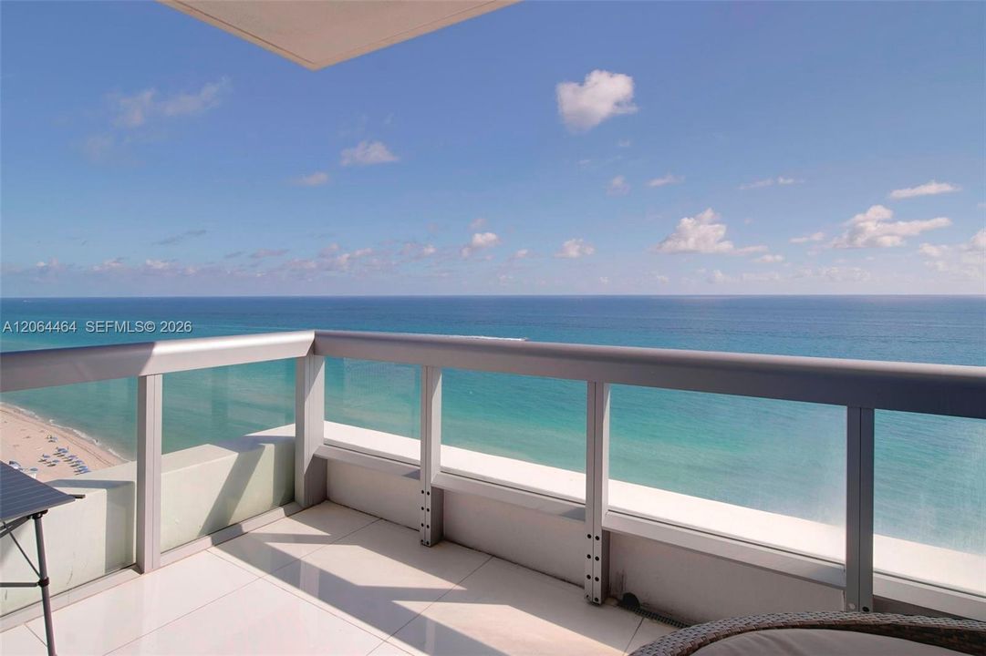 For Sale: $2,100,000 (2 beds, 2 baths, 1290 Square Feet)