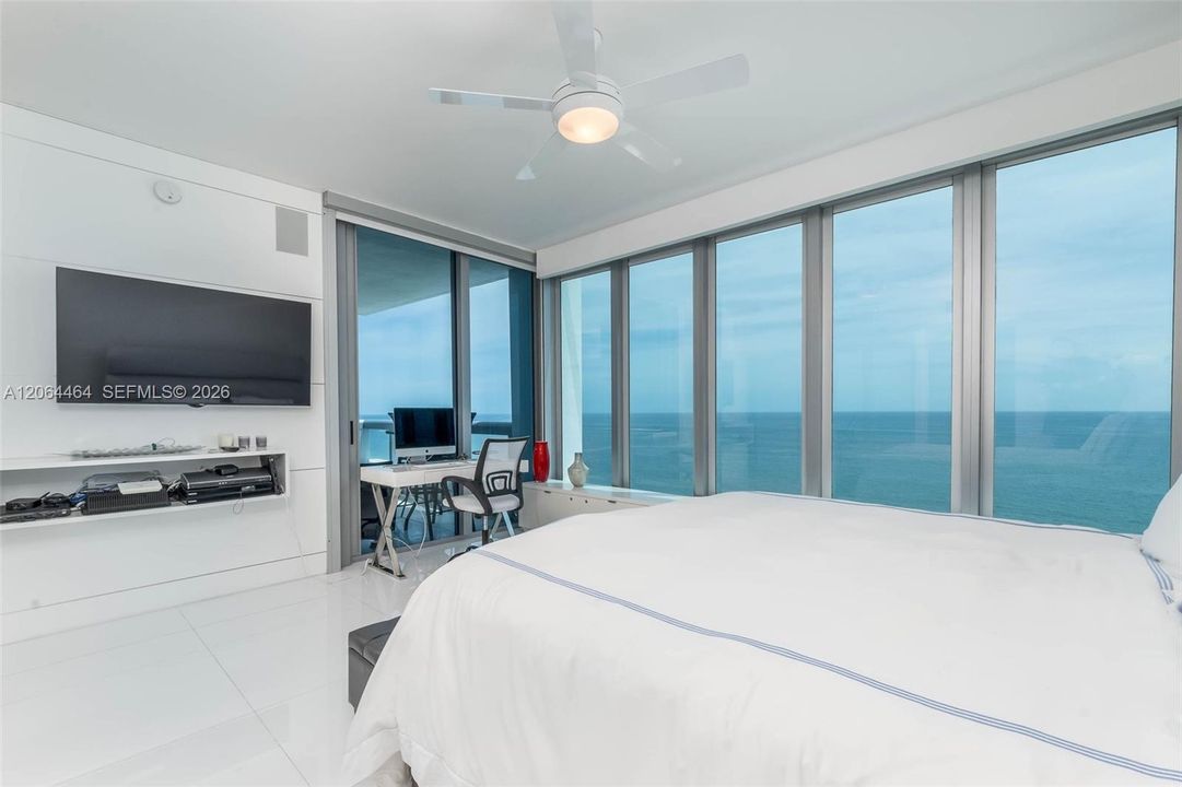 For Sale: $2,100,000 (2 beds, 2 baths, 1290 Square Feet)