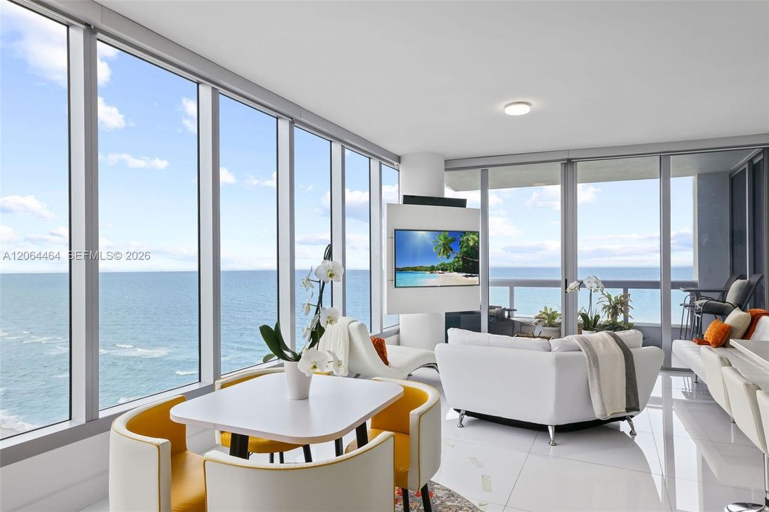 For Sale: $2,100,000 (2 beds, 2 baths, 1290 Square Feet)