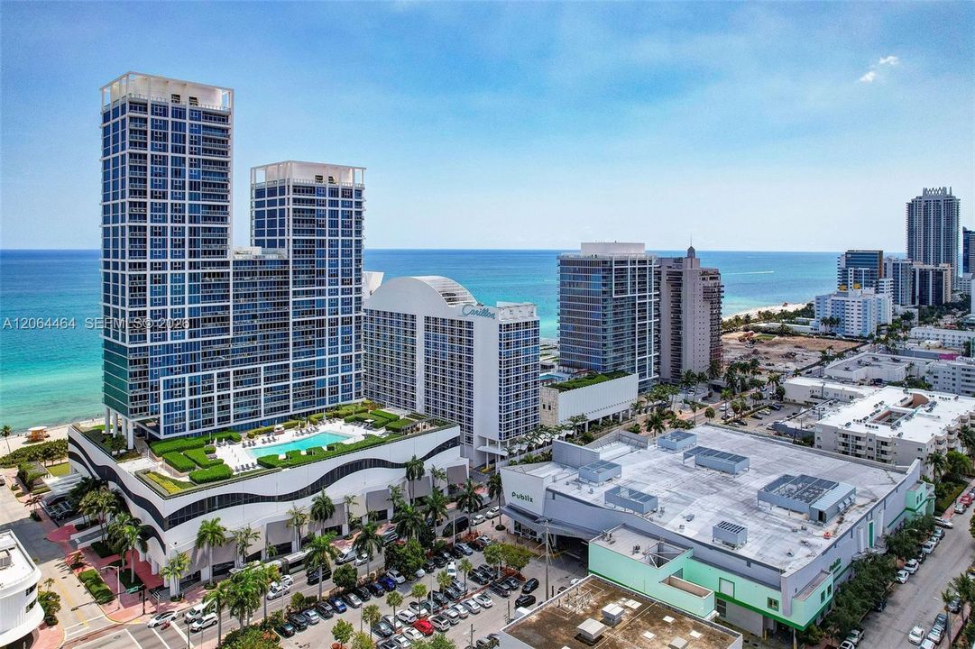 For Sale: $2,100,000 (2 beds, 2 baths, 1290 Square Feet)