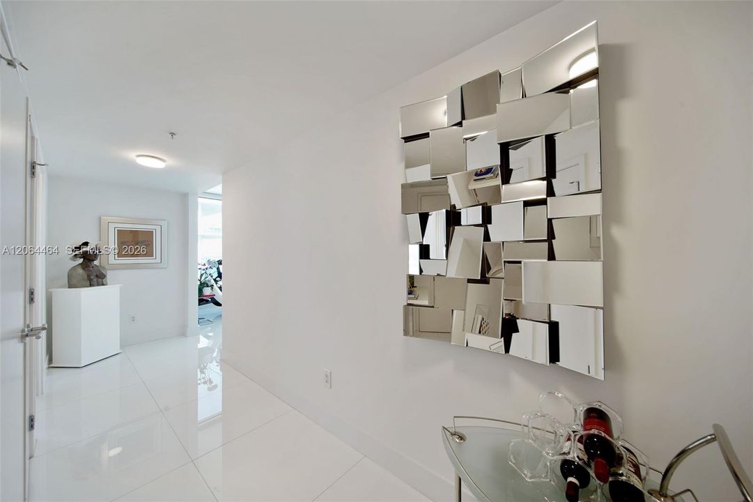 For Sale: $2,100,000 (2 beds, 2 baths, 1290 Square Feet)