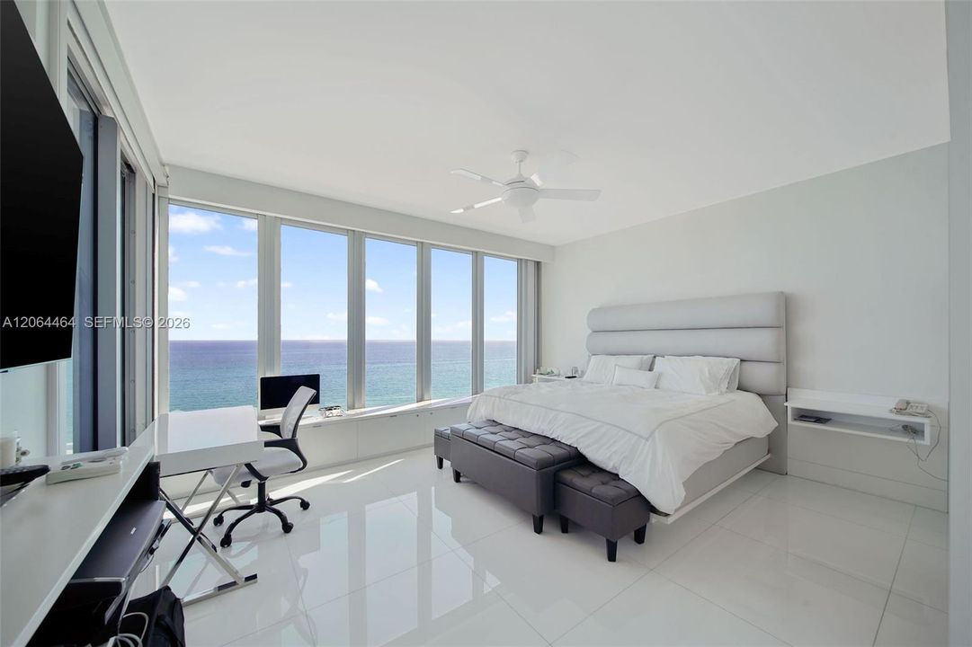 For Sale: $2,100,000 (2 beds, 2 baths, 1290 Square Feet)
