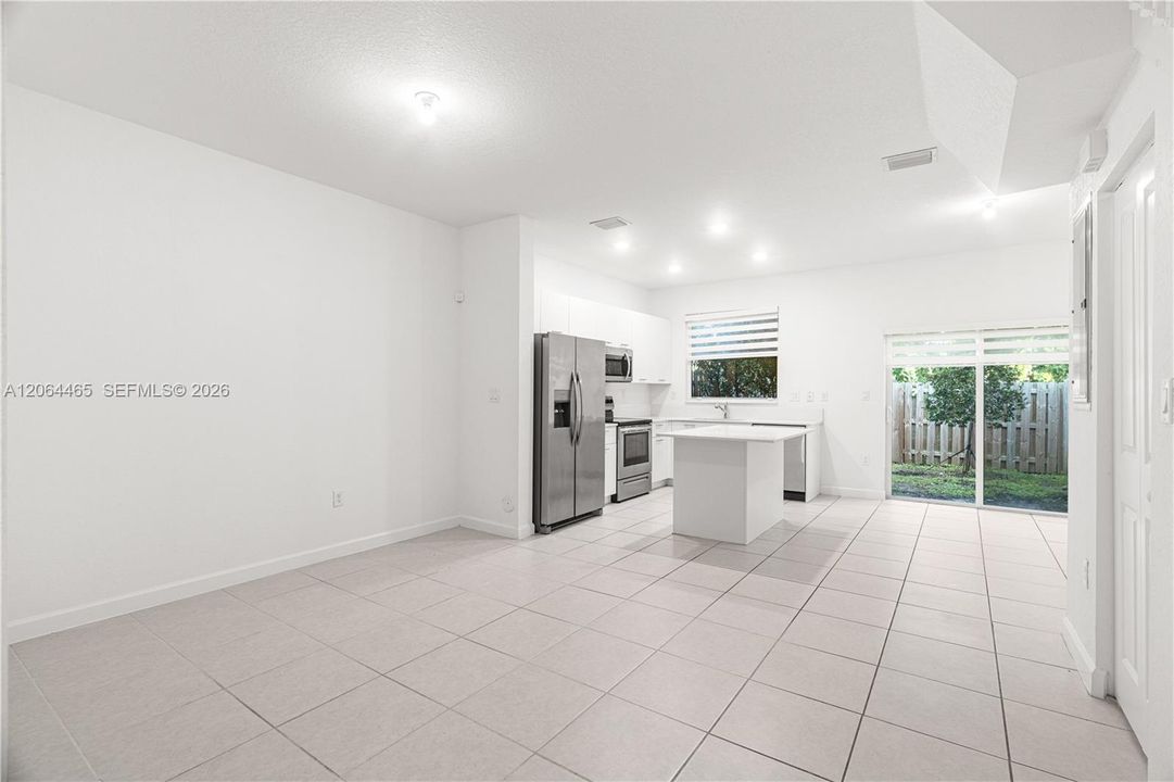 En Renta: $3,250 (3 camas, 3 baños, 1328 Pies cuadrados)
