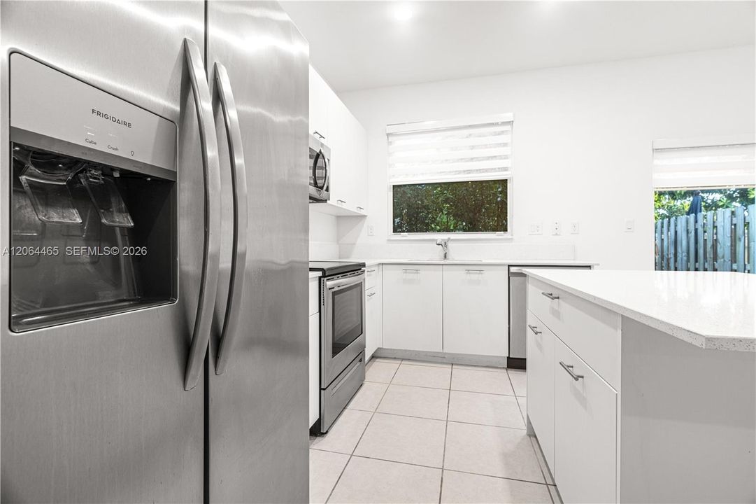 En Renta: $3,250 (3 camas, 3 baños, 1328 Pies cuadrados)