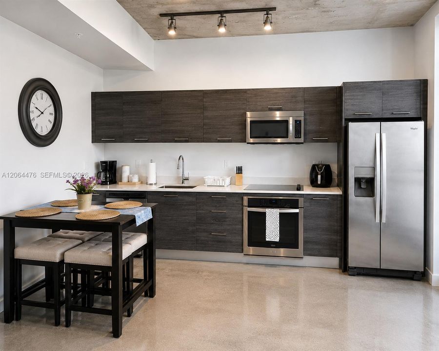 For Sale: $342,000 (1 beds, 1 baths, 430 Square Feet)