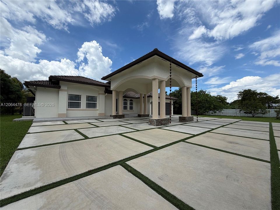 En Venta: $1,799,000 (4 camas, 3 baños, 2563 Pies cuadrados)
