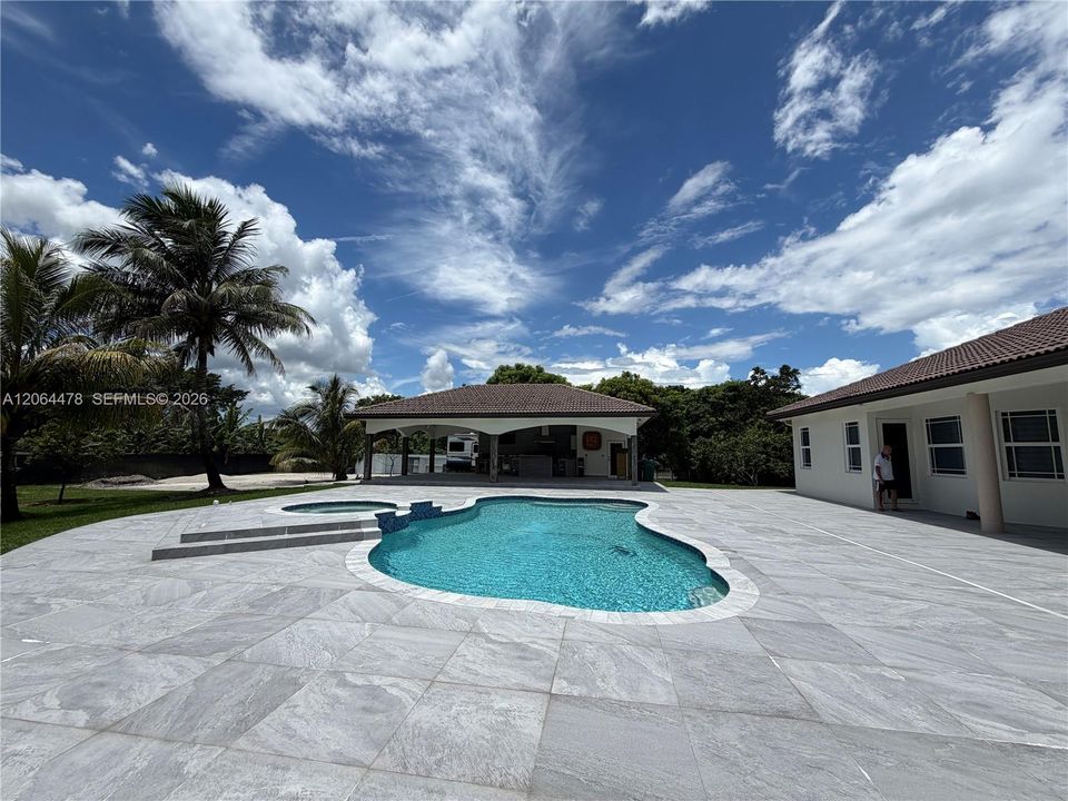 En Venta: $1,799,000 (4 camas, 3 baños, 2563 Pies cuadrados)