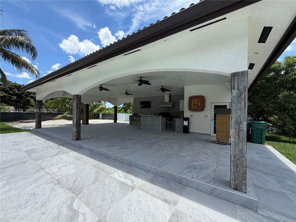 En Venta: $1,799,000 (4 camas, 3 baños, 2563 Pies cuadrados)