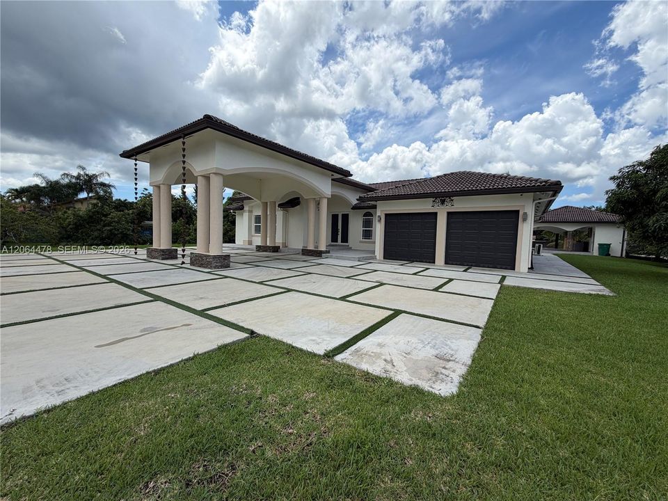 En Venta: $1,799,000 (4 camas, 3 baños, 2563 Pies cuadrados)
