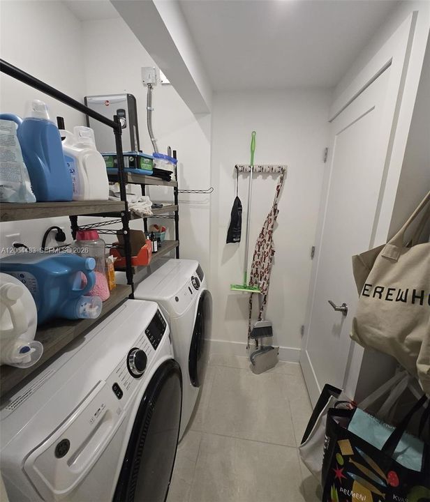 Activo con contrato: $4,000 (3 camas, 2 baños, 1582 Pies cuadrados)