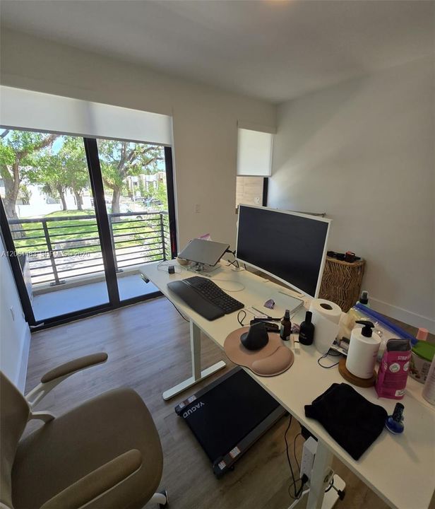 Activo con contrato: $4,000 (3 camas, 2 baños, 1582 Pies cuadrados)
