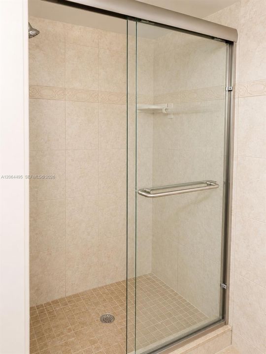 Active With Contract: $1,900 (2 beds, 2 baths, 805 Square Feet)