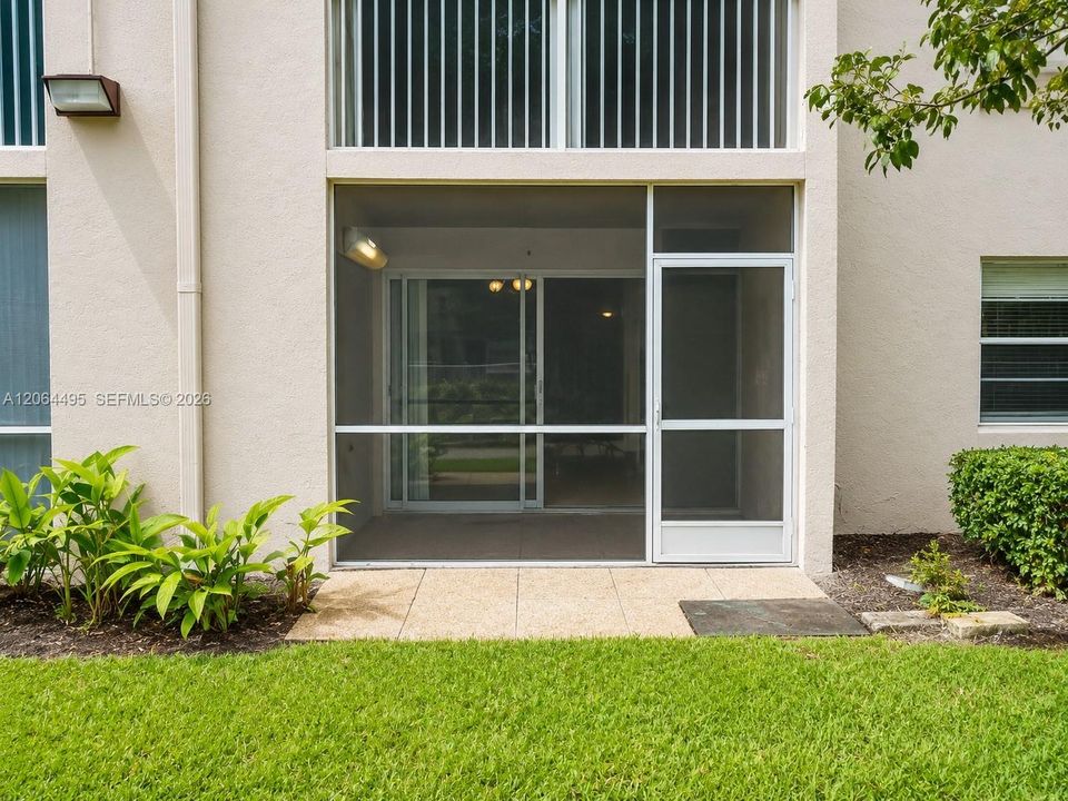 Active With Contract: $1,900 (2 beds, 2 baths, 805 Square Feet)