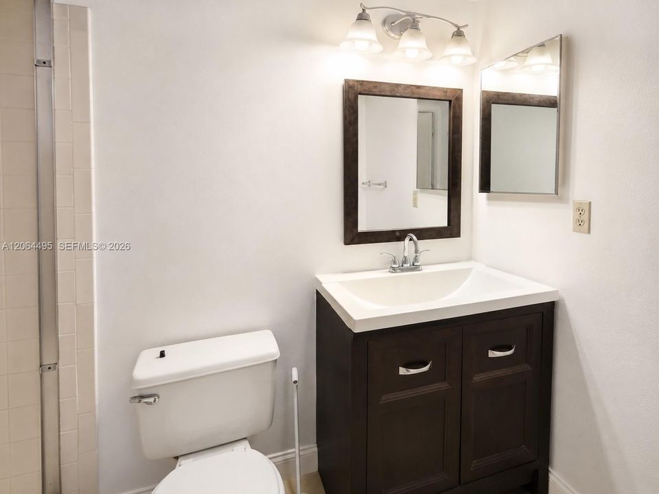 Active With Contract: $1,900 (2 beds, 2 baths, 805 Square Feet)