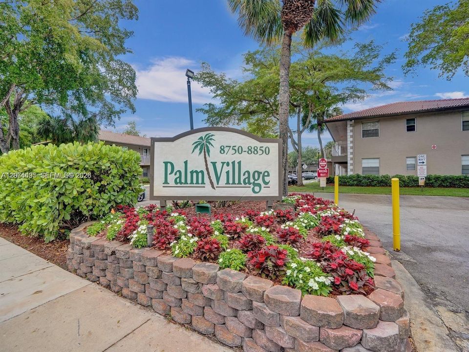 Active With Contract: $1,900 (2 beds, 2 baths, 805 Square Feet)