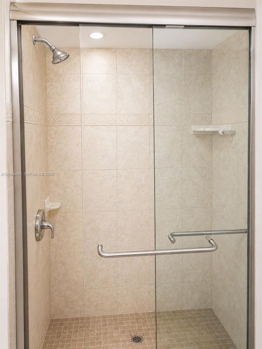 Active With Contract: $1,900 (2 beds, 2 baths, 805 Square Feet)