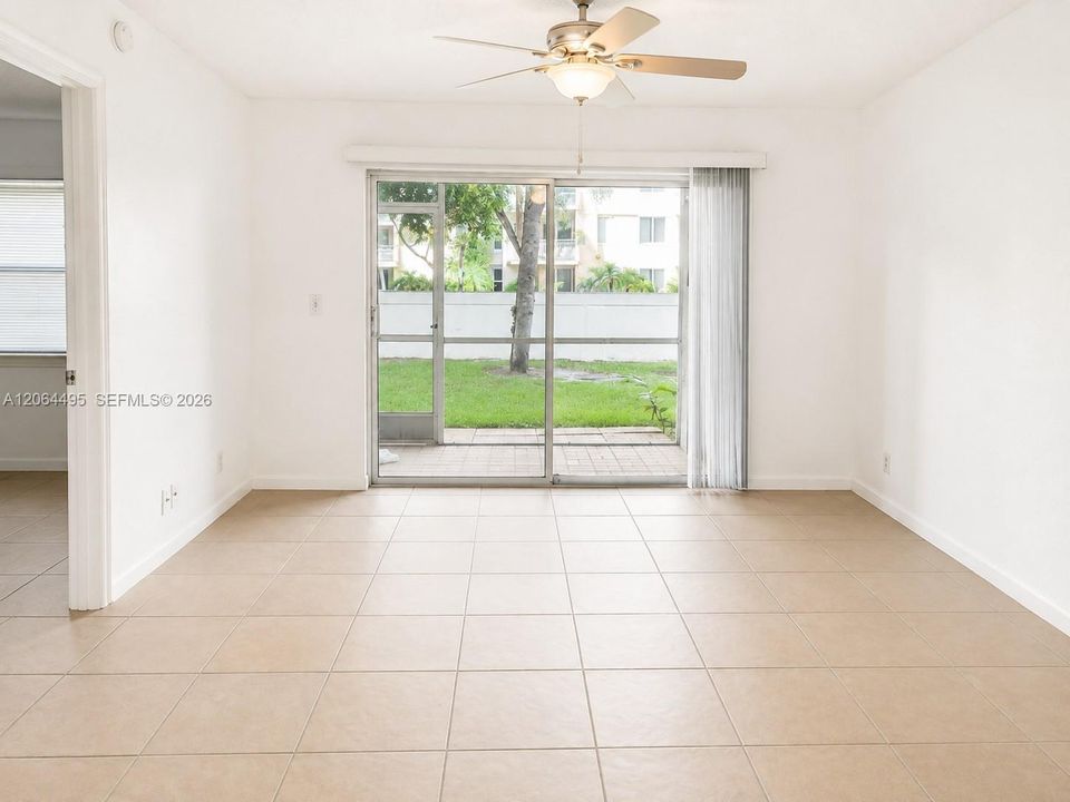 Active With Contract: $1,900 (2 beds, 2 baths, 805 Square Feet)