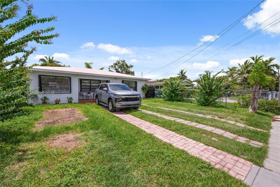 Activo con contrato: $349,999 (2 camas, 1 baños, 1004 Pies cuadrados)